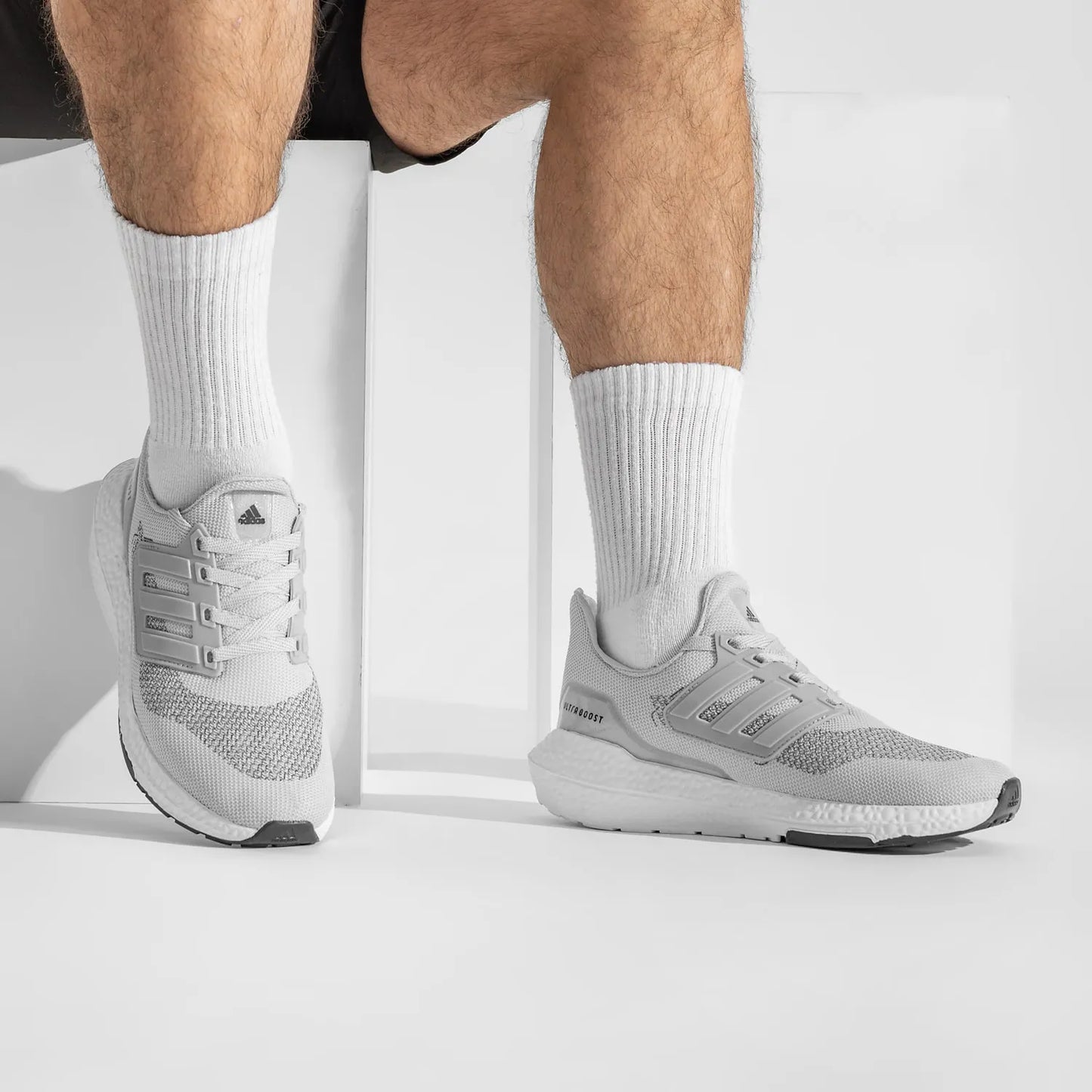 Adds UltraBoost - Preto Branco