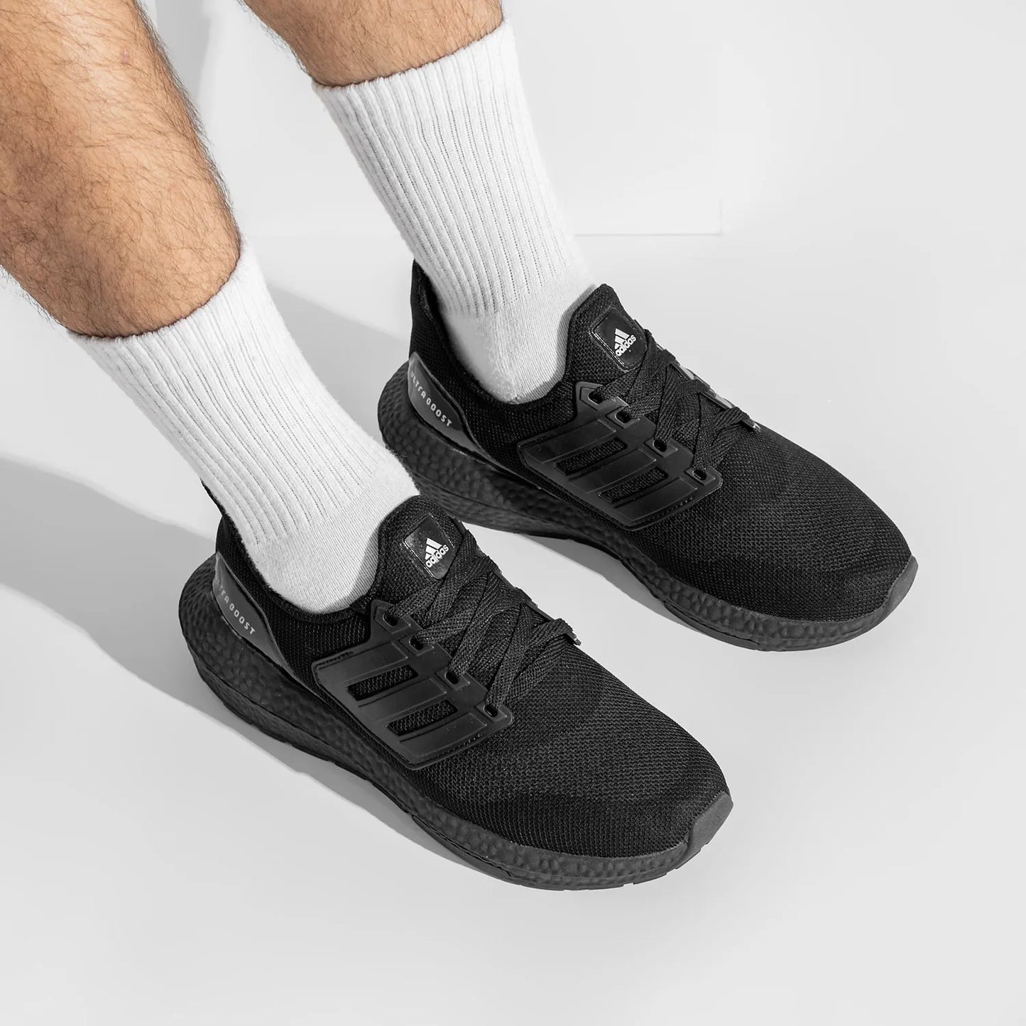 Adds UltraBoost - Preto Branco