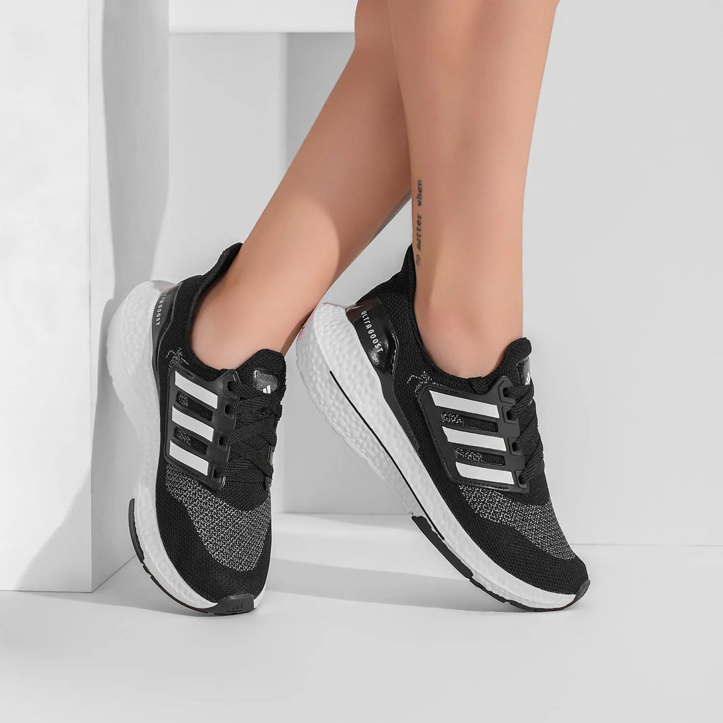Adds UltraBoost - Preto Branco