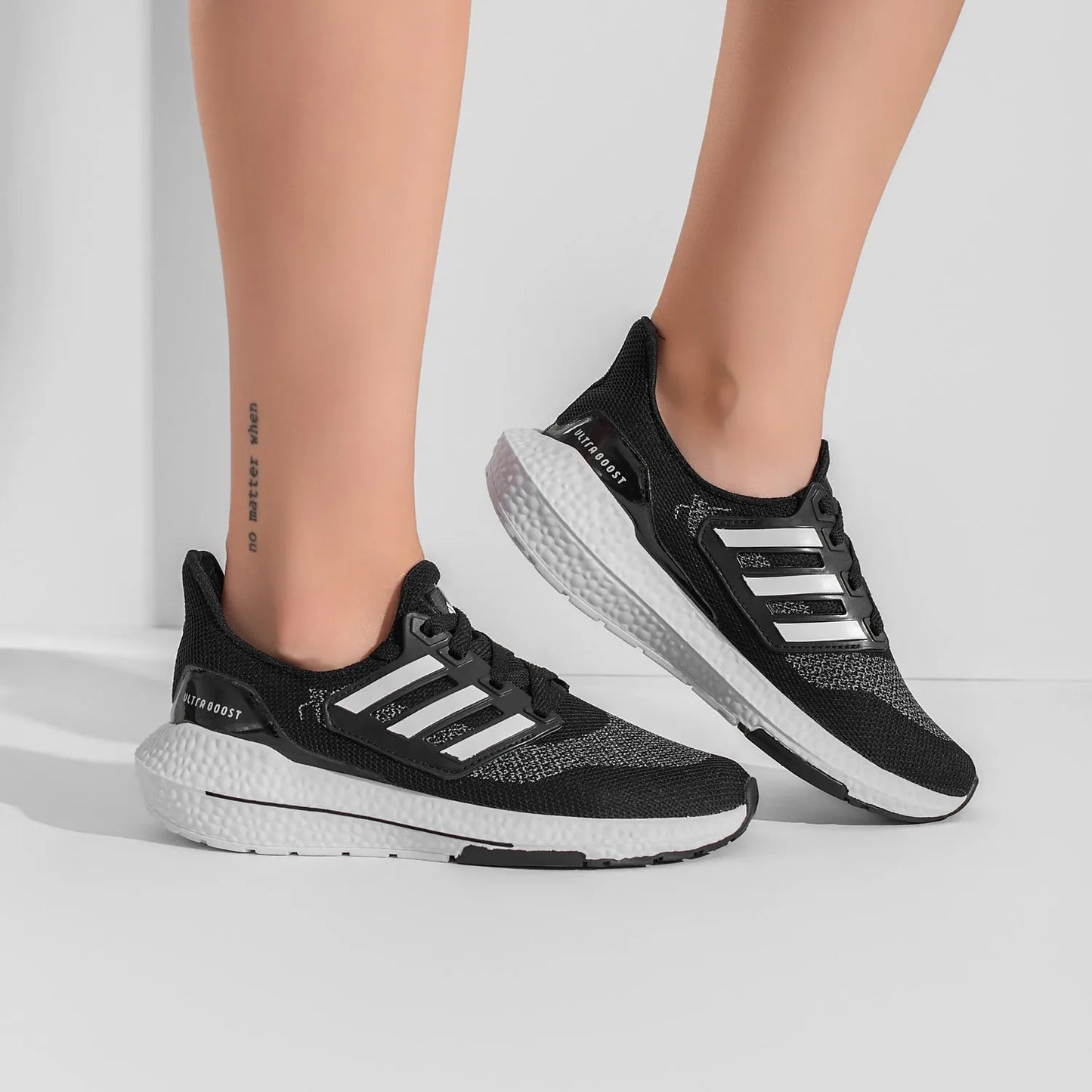 Adds UltraBoost - Preto Branco